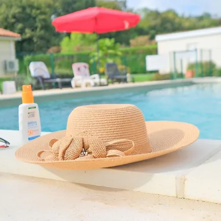 Holiday home L'enclos Avec Piscine Et Clim Savignac-les-Eglises
