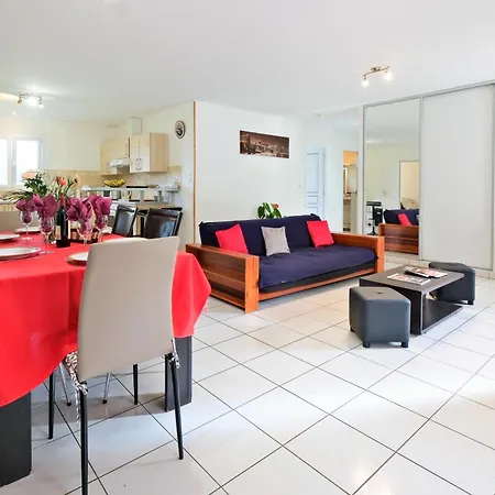 L'enclos Avec Piscine Et Clim Holiday home Savignac-les-Eglises