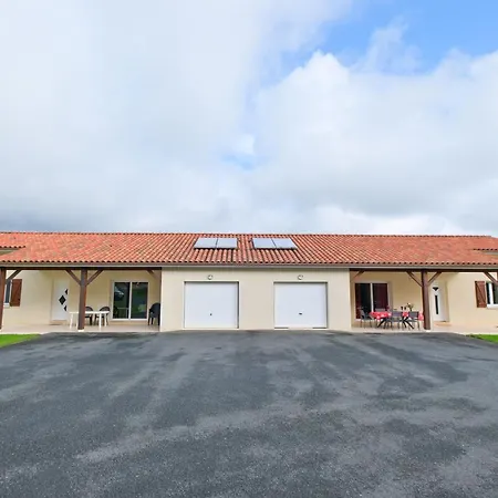 L'enclos Avec Piscine Et Clim Savignac-les-Églises