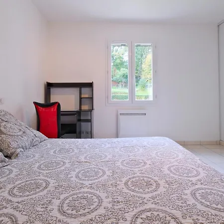 Holiday home L'enclos Avec Piscine Et Clim Savignac-les-Eglises