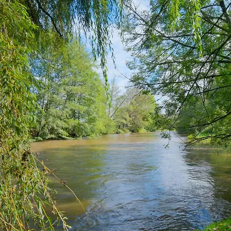 L'enclos Avec Piscine Et Clim Holiday home *