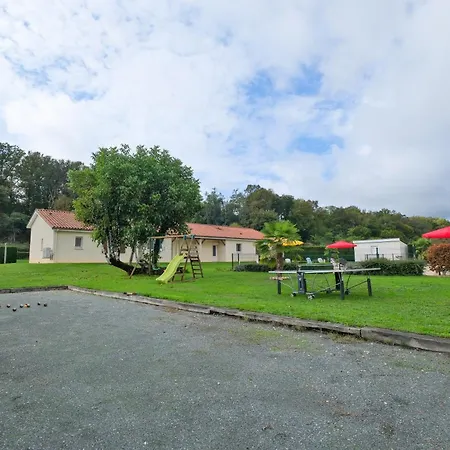 L'enclos Avec Piscine Et Clim Savignac-les-Églises