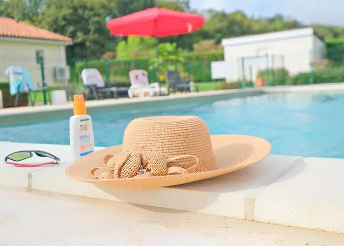 Prázdninový dům L'enclos Avec Piscine Et Clim Savignac-les-Églises