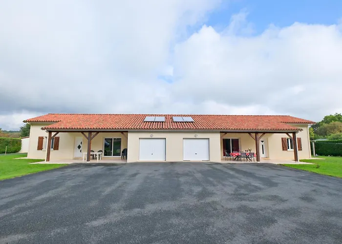 L'enclos Avec Piscine Et Clim Savignac-les-Églises